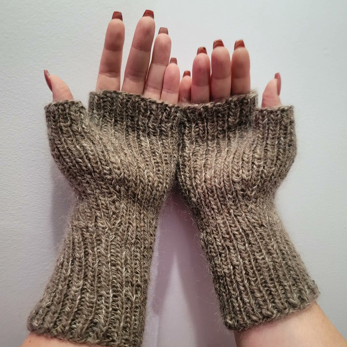 Off my needles recently: these squishy, fluffy, cozy alpaca/mohair fingerless mitts. Just in time for another cold snap #yyc