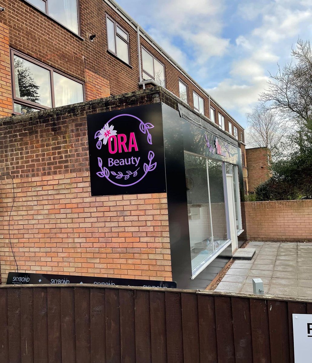 Sign_IT_UK's tweet image. Before and after for our lovely clients ORA Beauty bright and bold signs make all the difference! 

 #signmaker #signmakers #outdoorsigns #newforestbusiness #signdesign #signshop #businesssigns #southamptonbusiness #lymingtonbusiness #signwriter #signmaking #signsofinstagram