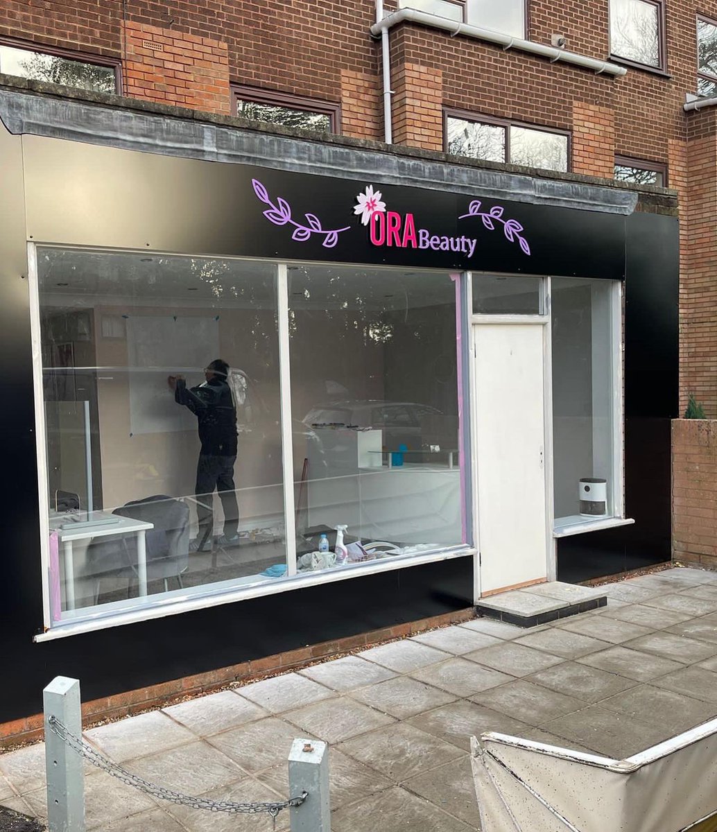Sign_IT_UK's tweet image. Before and after for our lovely clients ORA Beauty bright and bold signs make all the difference! 

 #signmaker #signmakers #outdoorsigns #newforestbusiness #signdesign #signshop #businesssigns #southamptonbusiness #lymingtonbusiness #signwriter #signmaking #signsofinstagram