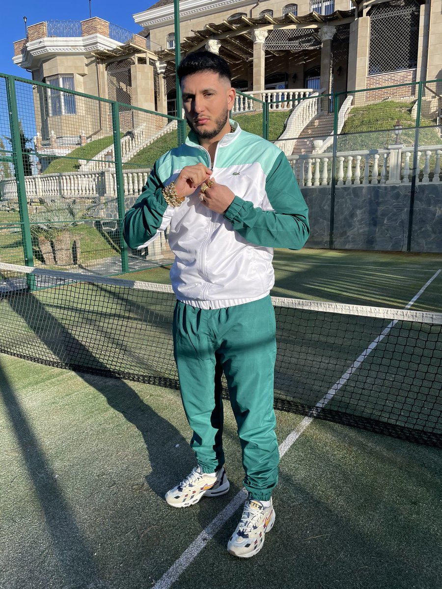 Quieres jugar Djokovic? La única vacuna que necesitas  es la de mis besos