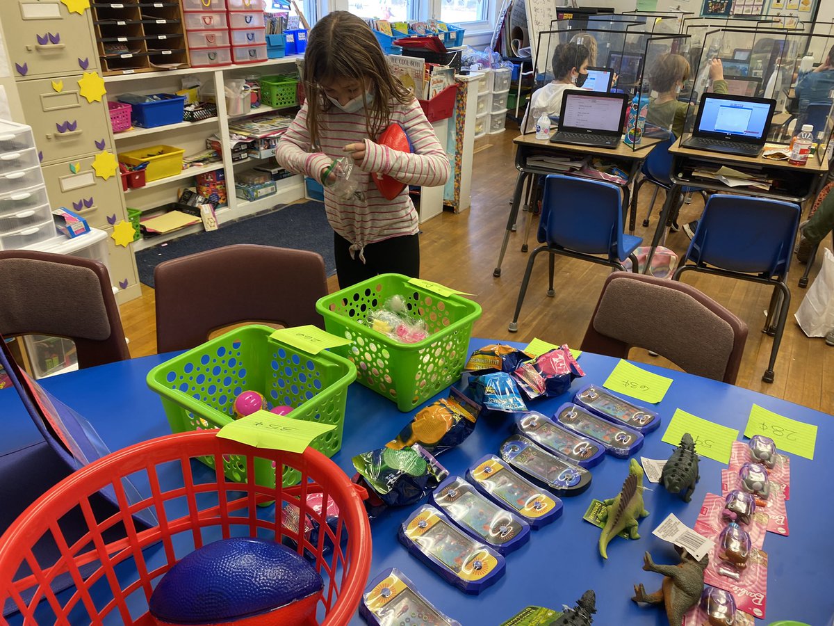 MrsTFort's tweet photo. Having fun learning about money!! 🪙💵 #learningisfun @WanamassaElem https://t.co/mfOs97ExKP