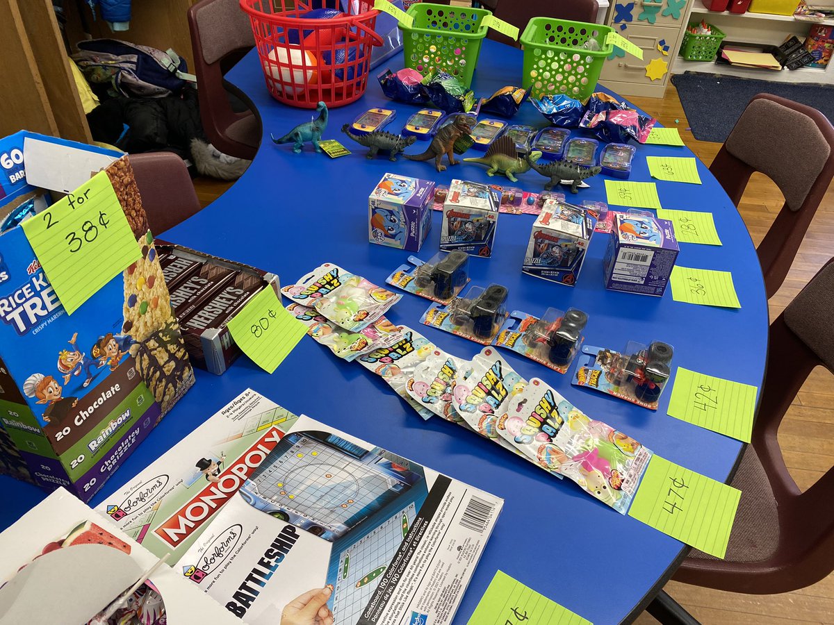 MrsTFort's tweet photo. Having fun learning about money!! 🪙💵 #learningisfun @WanamassaElem https://t.co/mfOs97ExKP