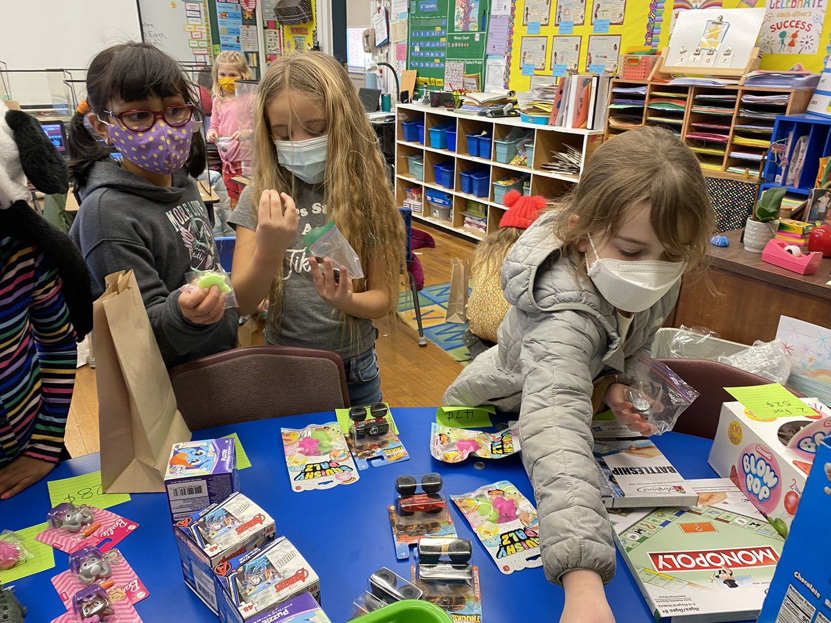 MrsTFort's tweet photo. Having fun learning about money!! 🪙💵 #learningisfun @WanamassaElem https://t.co/mfOs97ExKP