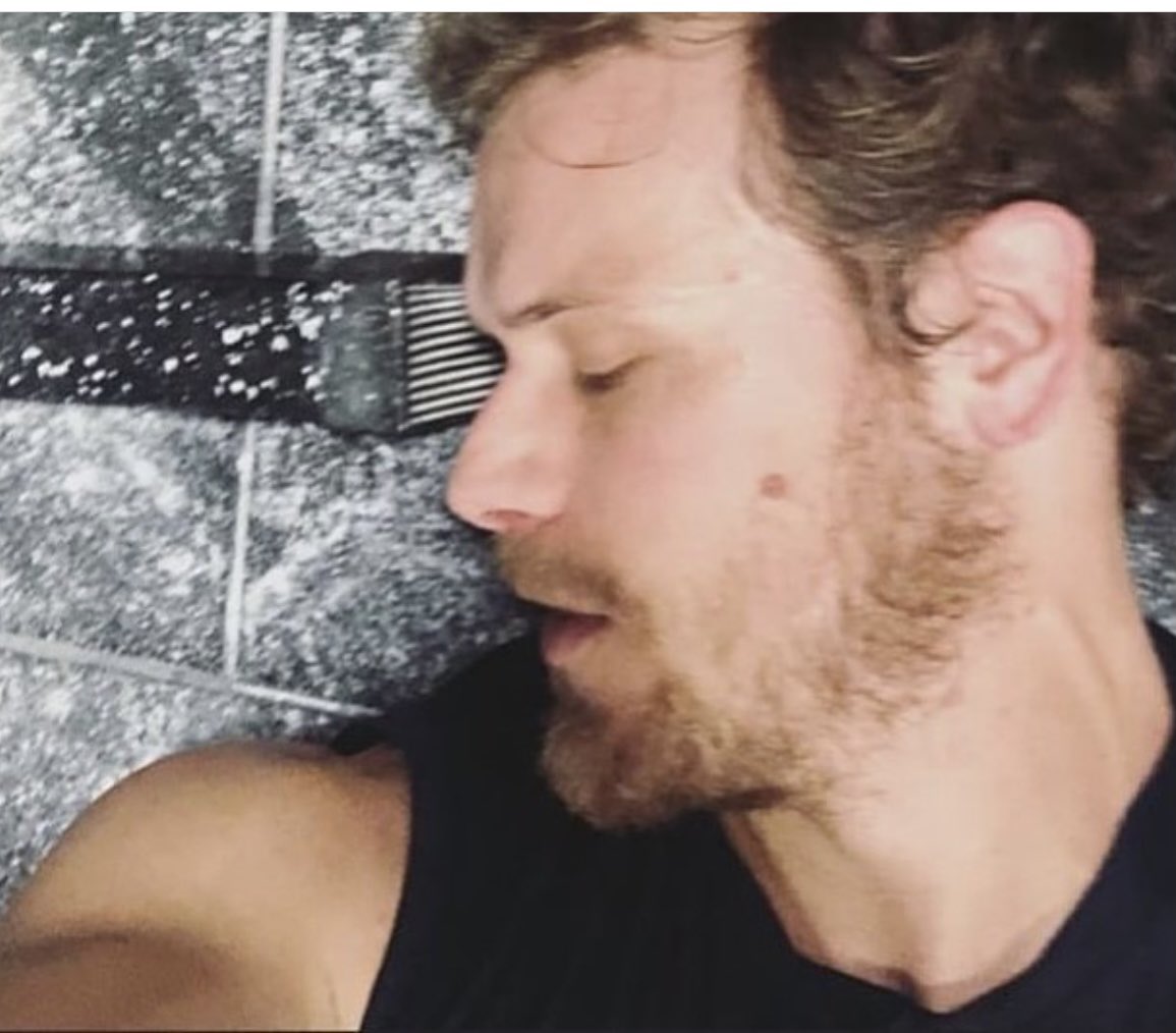 samfancindyg's tweet photo. This amazing Scott keeps cominβ in hotβ¦
For me itβs the curls
The eye lashes
The profile
The shoulder
Oh hell. Itβs everything.
#SamHeughan
#hotscott https://t.co/gUWUTYCw5R