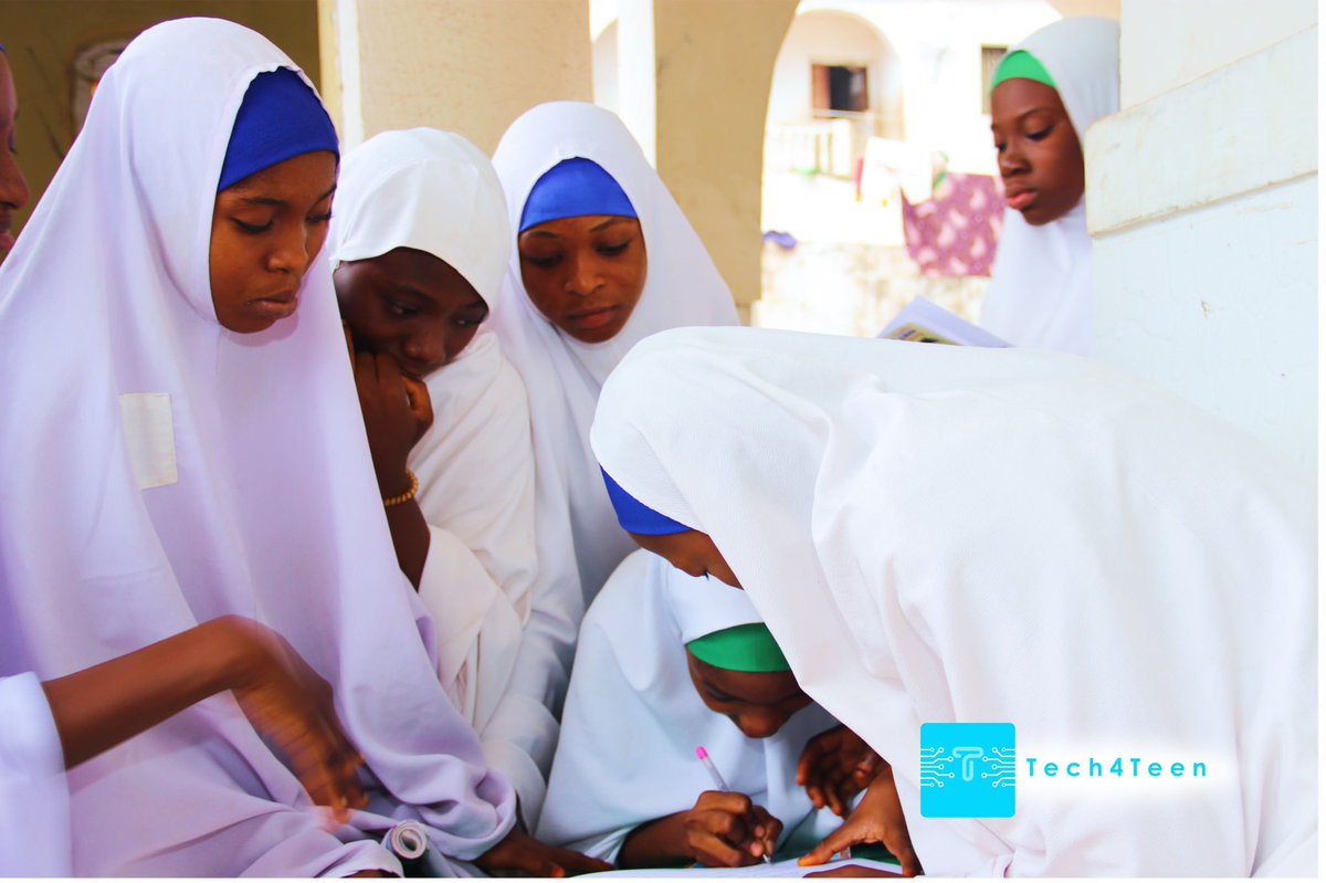 AdedejiOshinojo's tweet photo. We will also be working with 30students in the school for further training sessions.

Thanks to all our volunteers and corp members for their adequate support.

@officialnyscng @_Tech4Teen 
#TechAwareness
#TechOutreach
#TechmeetsTeen
#Tech4Teen
#NYSCCDSPROJECT https://t.co/vPTcxLgelL