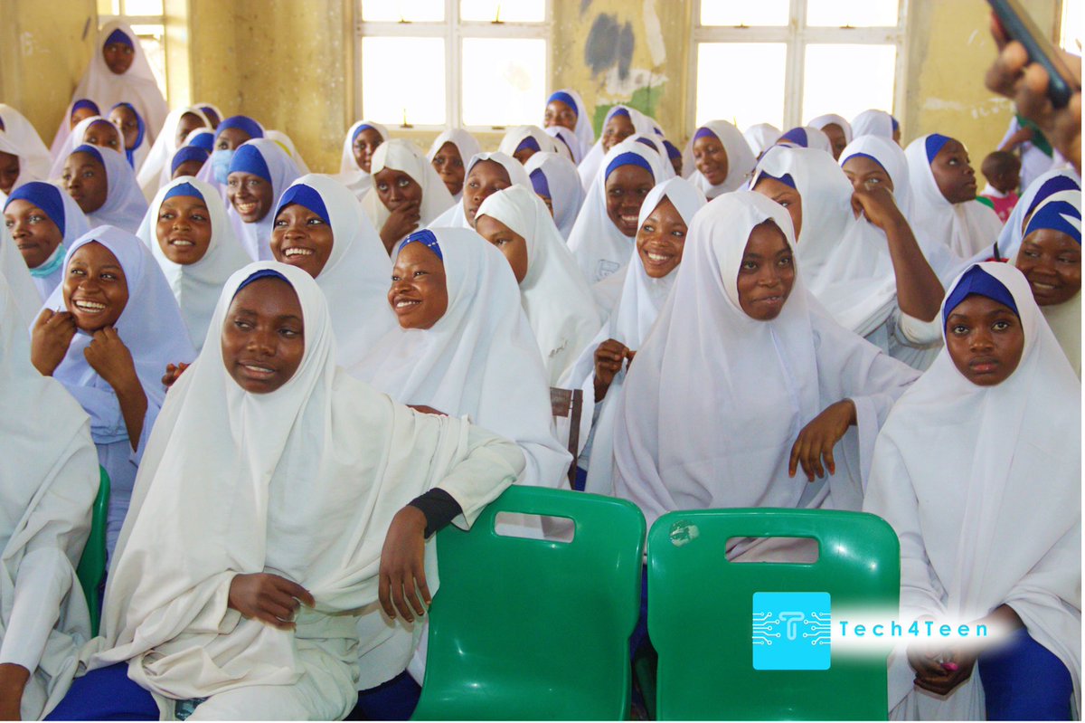 AdedejiOshinojo's tweet photo. We will also be working with 30students in the school for further training sessions.

Thanks to all our volunteers and corp members for their adequate support.

@officialnyscng @_Tech4Teen 
#TechAwareness
#TechOutreach
#TechmeetsTeen
#Tech4Teen
#NYSCCDSPROJECT https://t.co/vPTcxLgelL
