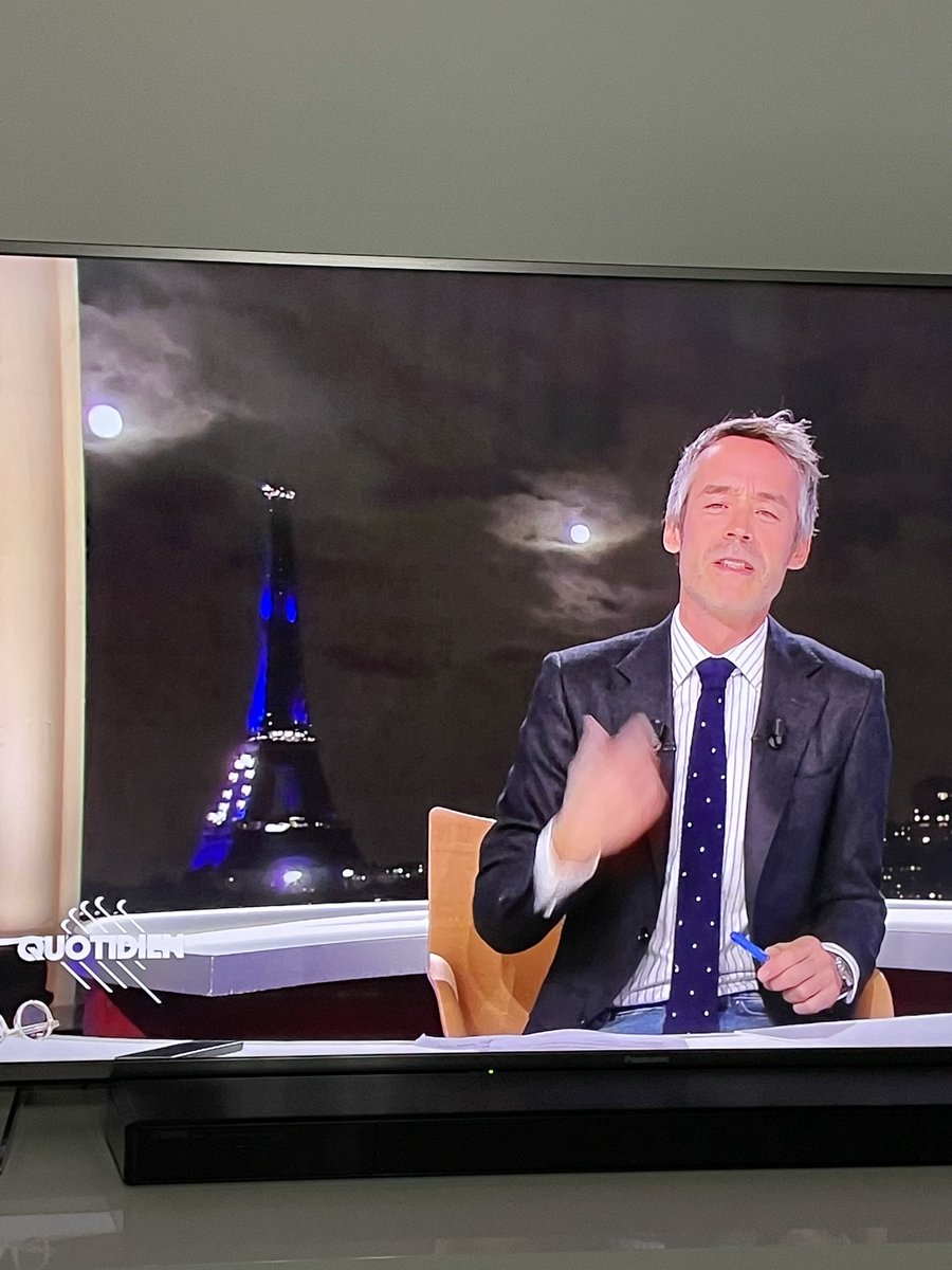 Supervivige's tweet photo. Y a pas genre… 2 lunes sur votre image là @Qofficiel ? 😂
#wtf #Quotidien https://t.co/gATKLrk94U
