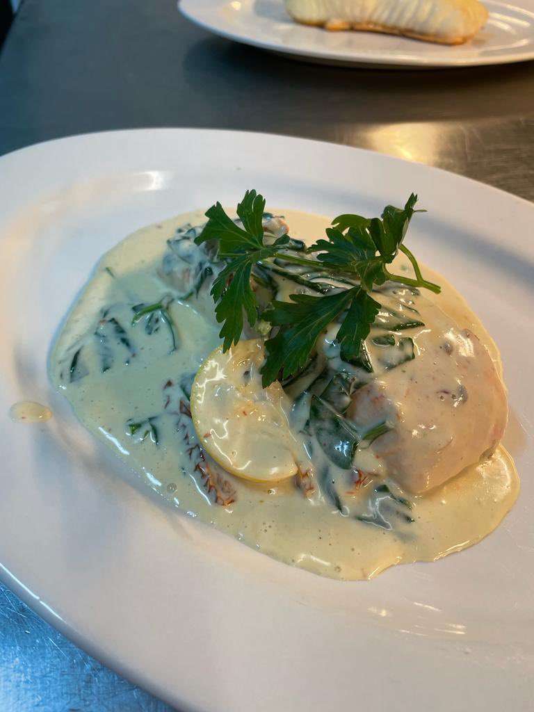 Hello #solihullhour! We have plenty of lovely freshly cooked Italian meals, lunchtimes, evenings and Sunday roasts! We have opened in #balsallcommon. Book a table by calling 01676248143. #Italy #Food #fresh #supportlocal