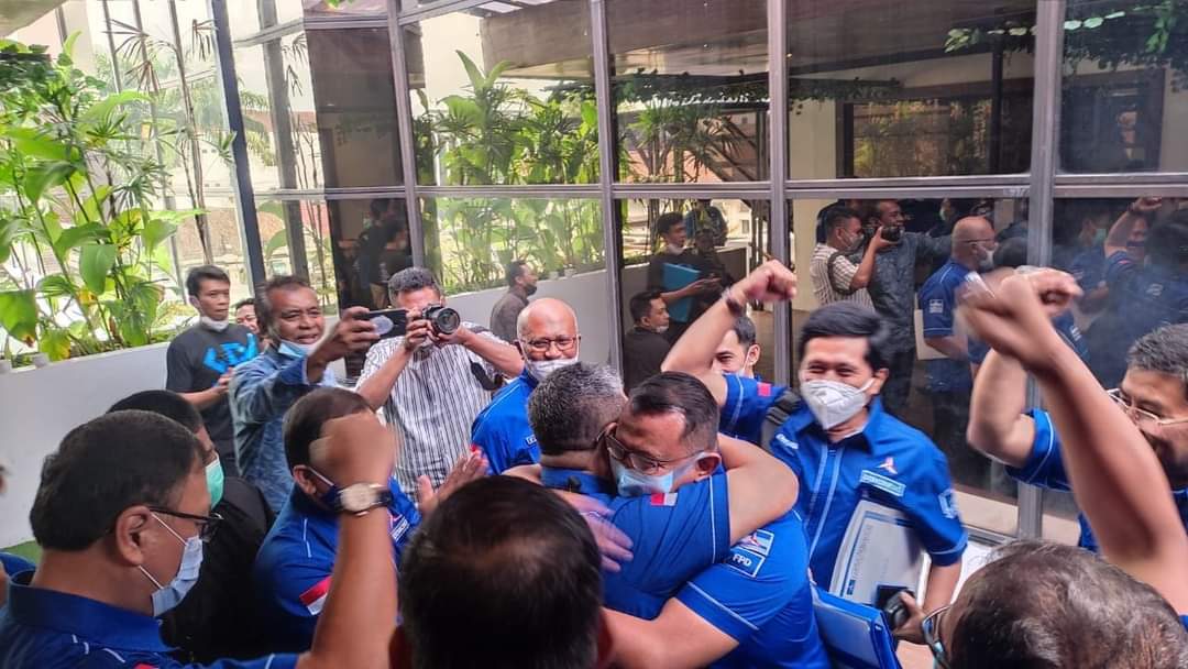 BekasiDpc's tweet photo. Siapapun Yang Nanti Terpilih Tetaplah Rendah Hati dan Tidak Jumawa Harus Bisa Merangkul Sang Mitra Kompetisinya, dan Yg belum Beruntung  Harus Bisa Legowo dan Berbesar Hati, tidak Kecewa karena judulnya kompetisi di Organisasi

#musdapartaidemokratjawabarat
#ahyforall
#jawabarat https://t.co/I9eWF84SS6