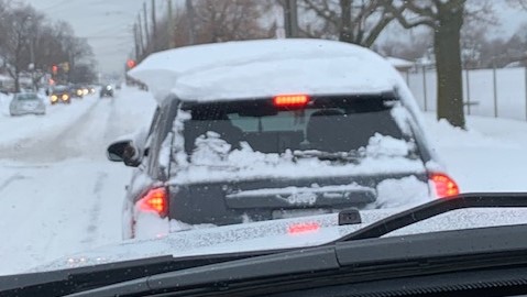 HamiltonPolice's tweet photo. This is an example of what NOT to do #HamOnt. 

This #HamOnt driver was taken off the roadway by our officers until the vehicle was cleared for safe driving.

Please clear off your vehicle, BEFORE departing.
#DriveSafe 
#ONStorm https://t.co/25Ik9jdDKo