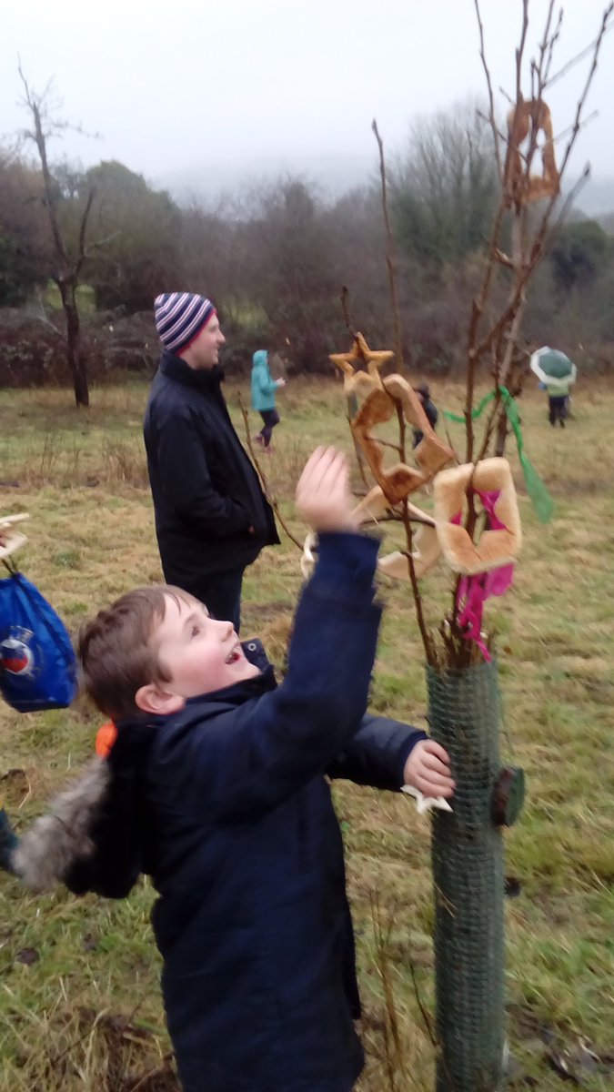 Orchardshare's tweet photo. It's time to go a-Wassail-ing! 2pm Sat 22nd Jan. Procession, music, mulled juice &amp; more @dry_arch, end of Holcombe Lane, BA2 6UU. Bring pots to bang &amp; warm clothes. #wassail #orchard https://t.co/KrJaTWkV2c