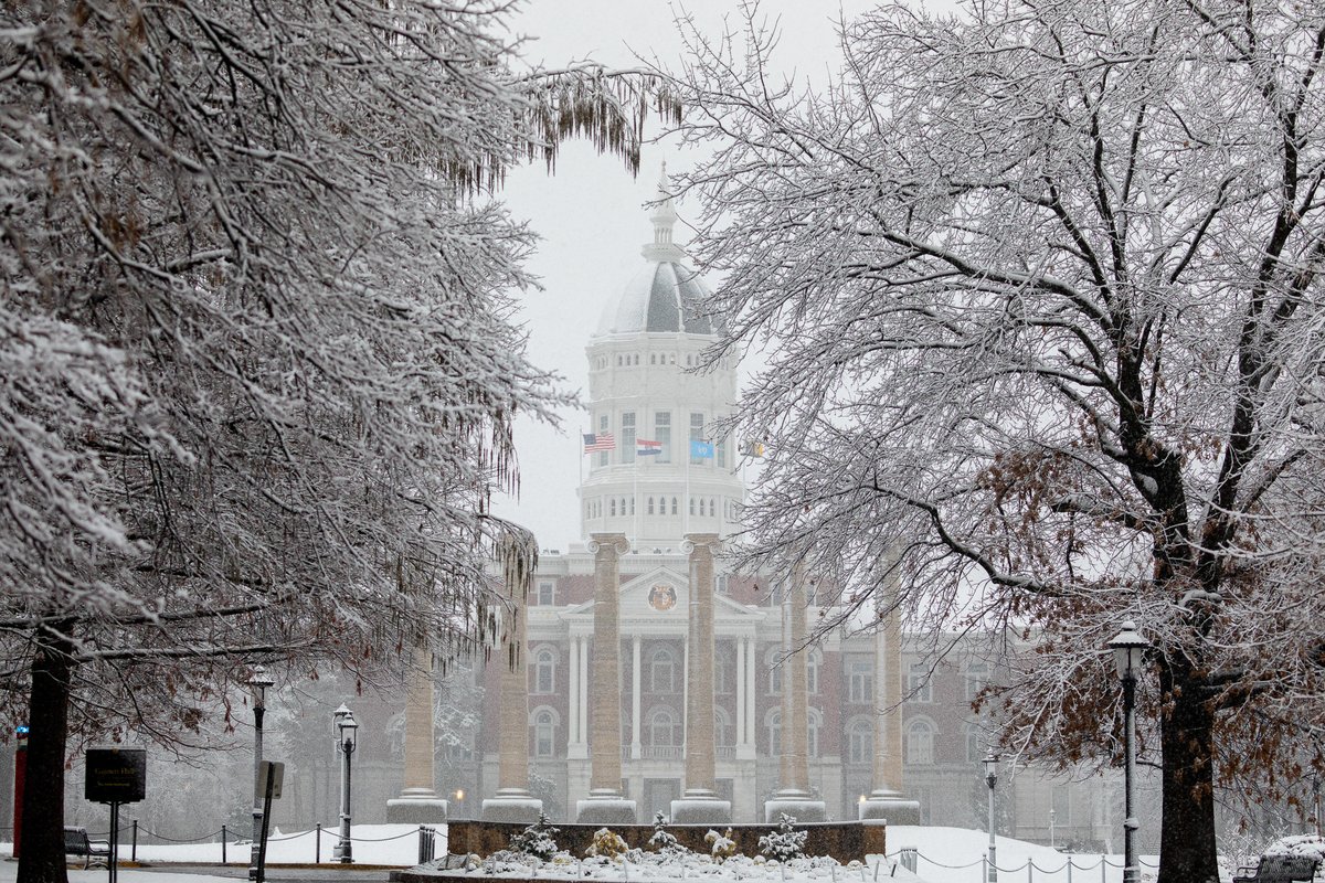 Mizzou's tweet photo. Campus hits different with a snow-filled backdrop ☃️ 
Check out photos from this weekend 👉 https://t.co/qE0Ild6dZE https://t.co/ftD8uj9mRr