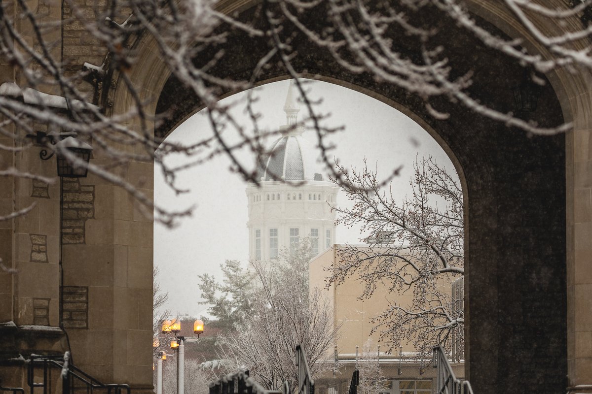 Mizzou's tweet photo. Campus hits different with a snow-filled backdrop ☃️ 
Check out photos from this weekend 👉 https://t.co/qE0Ild6dZE https://t.co/ftD8uj9mRr