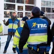 PatrikVuorio's tweet photo. När en restauranggäst får ev hjärtproblem är det smidigt att råka vara två volontärer från frivilliga resursgruppen (FRG) på plats. Instinktivt samspel; bedömning, larm till 112, hämta #hjärtstartare just in case. Gick bra, ambulans tog över. @civilpunktse @FRGSverige @HS_reg https://t.co/dZ0Ek5CaIF