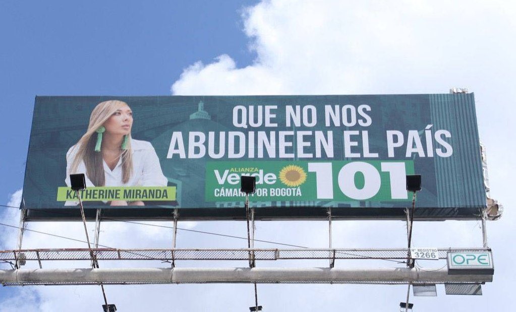 RaulHuffington's tweet photo. @MirandaBogota Si fuera cachaco mi voto sería por ella. La voz contra el Robo de los 70millones y ahora del caso del asesor presidencial 👌🏽👏🏽 https://t.co/JfJUfzqODu