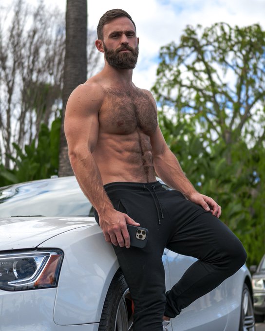 POV: I am waiting for you outside the gym 😇 - #hairybodybuilder #bodybuilding_motivation #bodybuildersofinstagram<a href="/tag/hairybodybuilder"class="tags">#hairybodybuilder</a><a href="/tag/bodybuilding_motivation"class="tags"><span>#bodybuilding_motivation</span></a><a href="/tag/hairyman"class="tags"><span>#hairyman</span></a><a href="/tag/hairychest"class="tags"><span>#hairychest</span></a>