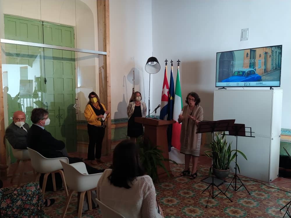 ItalyinCuba's tweet photo. La VM @MarinaSereni inaugura il Centro ReDI, progetto italiano per la promozione del #MadeinItaly a Cuba e sede di iniziative di design e restauro. https://t.co/hBiIrb5xdl