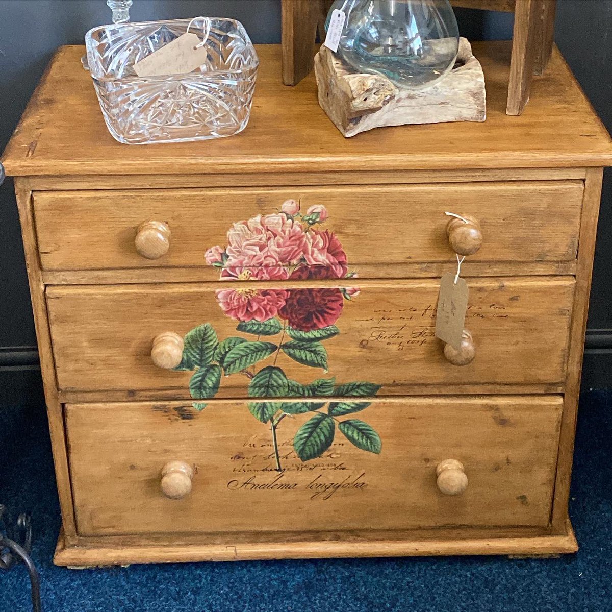 astraantiques's tweet image. Pretty vintage pine painted chest of drawers #oldpine #paintedvintage #floral #paintedflowers #homestyle #prettyfloralhome #astraantiquescentre #hemswell #lincolnshire