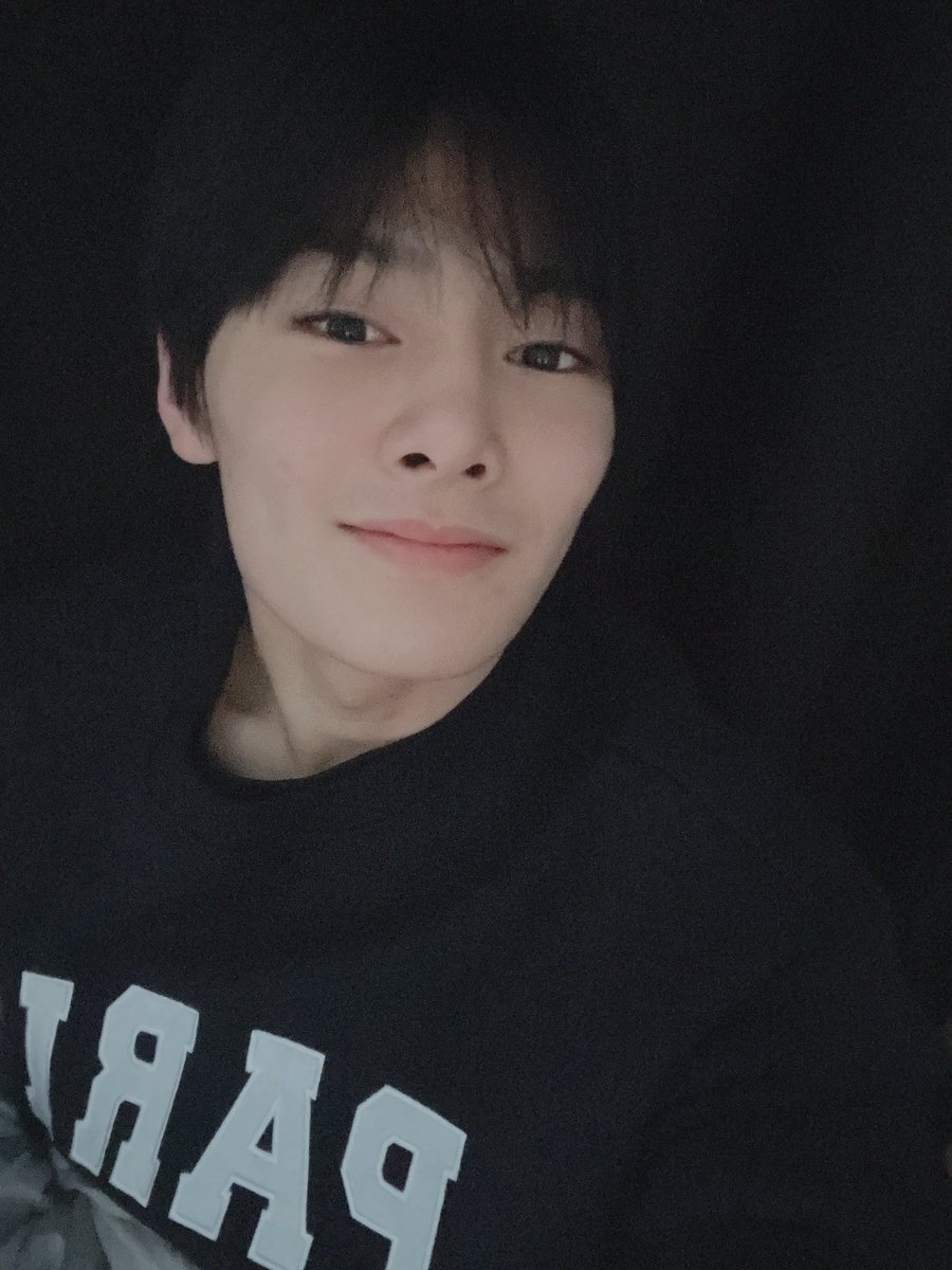 [220118 — 5:31PM KST]
🦊 sent pictures