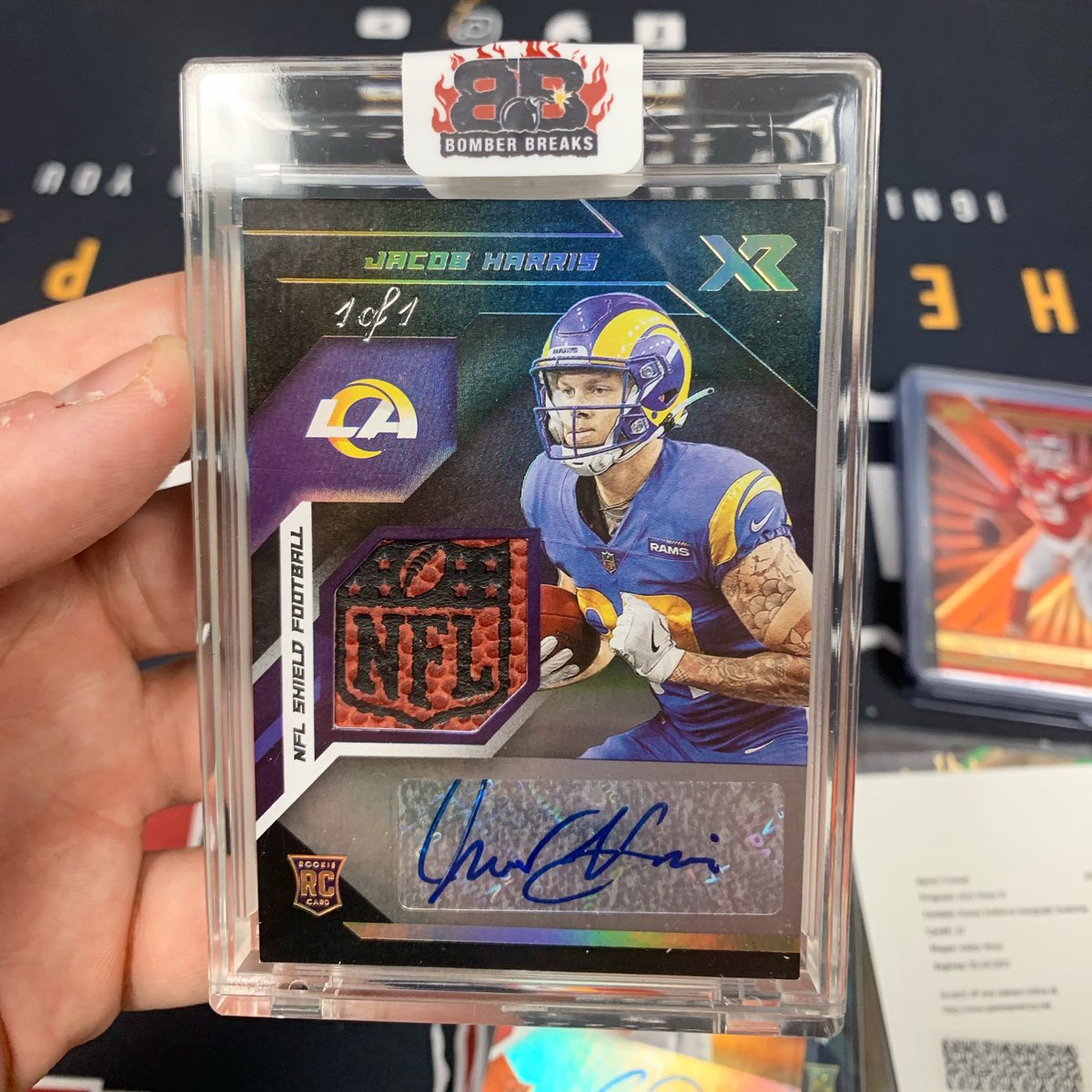 BomberBreaks's tweet photo. Jacob Harris 1/1 Rookie NFL Shield Football Auto pulled last night in our @paniniamerica XR Football breaks!
💥💥💥 @JacobHarris87 
#boom #whodoyoucollect #1of1 #rookie #losangeles #nfl #rams #football #autograph #shield #thehobby #groupbreaks #jacobharris https://t.co/buvNcCc5zx