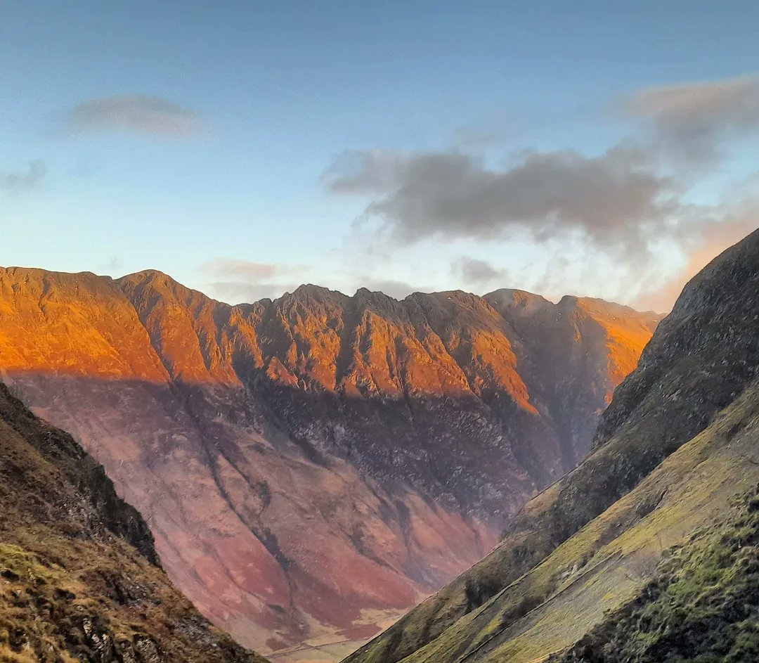 alexanderrclay's tweet photo. Scottish winter. Sometimes you just have to make the best of it.
A few pics from the weekend, of doing just that.
@FreedomOutdoors @the_AMI #aonacheagach #aonachmor #righttwin #makingthebestofit #leanbutmean #lean #thin #scotland #winterinscotland https://t.co/jUcqWtNZHx