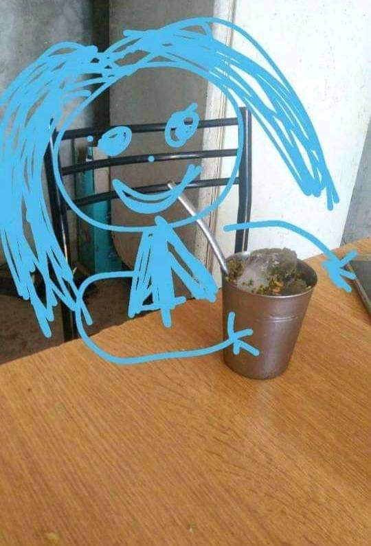 Acá tomando tereré con mi amiga la que siempre dice que va a venir y no viene