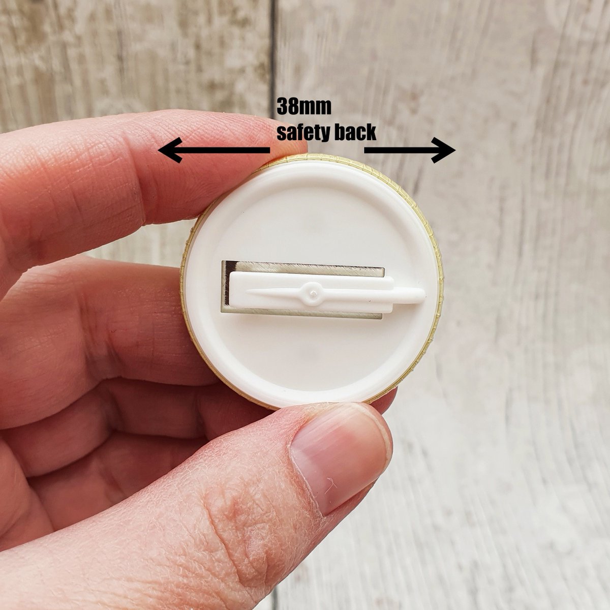 martisanne's tweet image. Balls deep knitters pin badge, knitting button, funny knitting gift, gag, vulgar, inappropriate, yarn lover, project bag tag, mature,  K1 tuppu.net/6140bbbb #TMTinsta #EtsyTeamUnity #KnittingButton