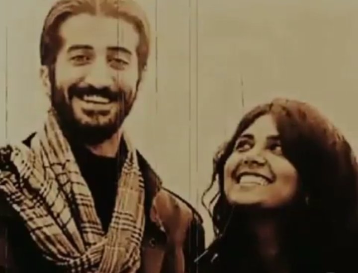 Ben seni bir şarkıda hatırlarım bir otobüs durağında beklerken de. Ben seni bir çiçek bahçesinde de hatırlarım bir buğday tarlasındada. Ama ben seni nerede unutabilirim bilmiyorum.