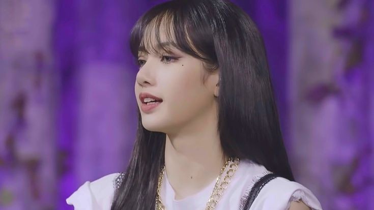 lalisahourIy's tweet photo. #리사 #LISA https://t.co/NX2kVpGSGc