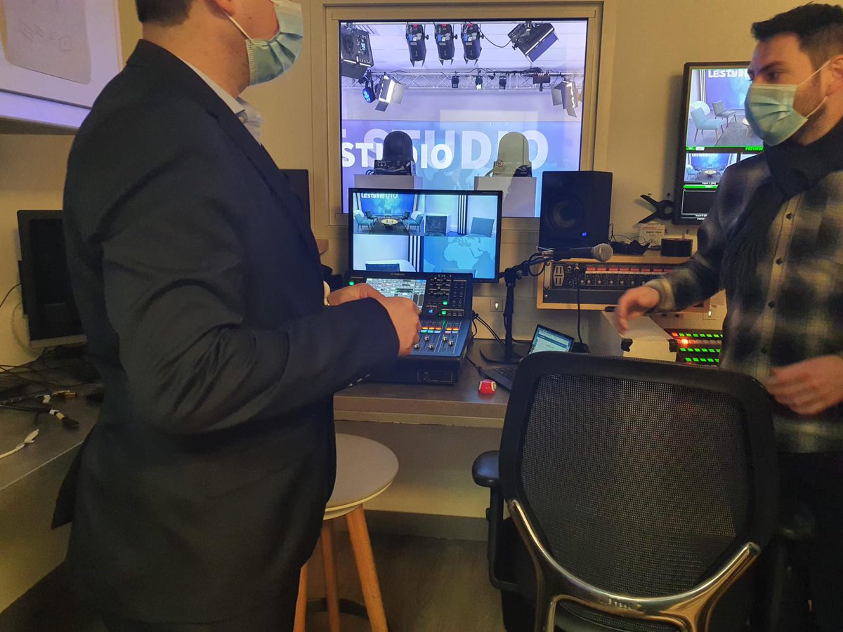 Très fier (et un peu impressionné 😅) d'avoir représenté la #AxaGuildeTest lors de la plénière des voeux 2022 d'<a href="/HerveGerardin/">Hervé Gérardin</a> et d'avoir interviewé <a href="/JpEprinchard/">Jp Eprinchard</a> avec les questions de mes collègues #together #proudtobeaxa .Mention spéciale au support technique d'une qualité top!