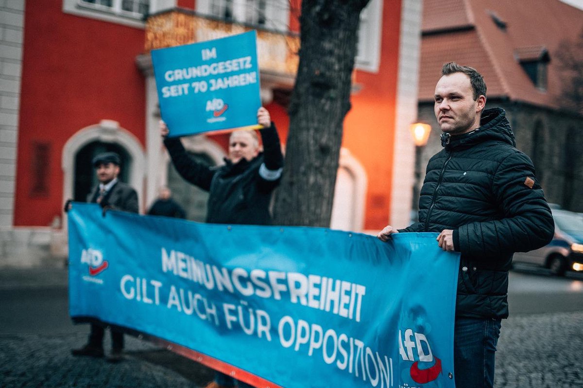 DanielHaseloff's tweet image. Mit unserer gestrigen Aktion haben wir verdeutlicht, dass wir als @AfD_Thueringen hinter den Protestbewegungen gegen die #Impfpflicht stehen. #Spaziergaenge #Freiheit #Thueringen