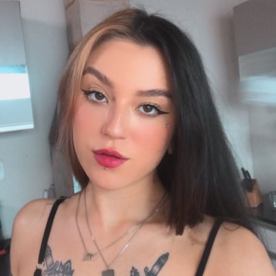 13NAT_'s tweet photo. #NovaFotoDePerfil vesga sim, feia nunca https://t.co/EhWqxNV81T