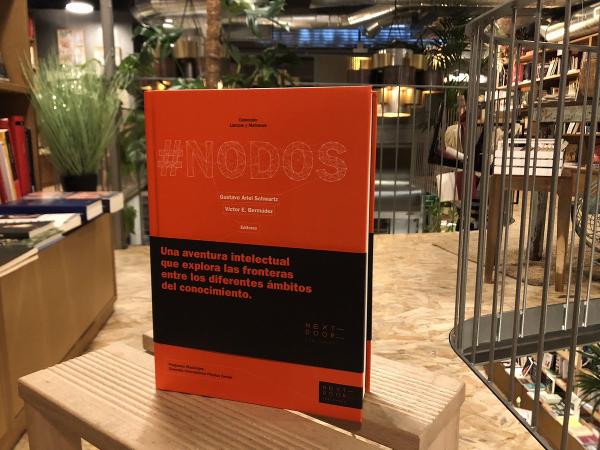 Libros interesantes que viajan entre temáticas y conocimientos: #Nodos, editado por <a href="/dantespuppet/">Víctor Bermúdez ⧋</a> y <a href="/G_A_Schwartz/">Gustavo Schwartz (find me in BlueSky)</a> (@NextDoorPublish).