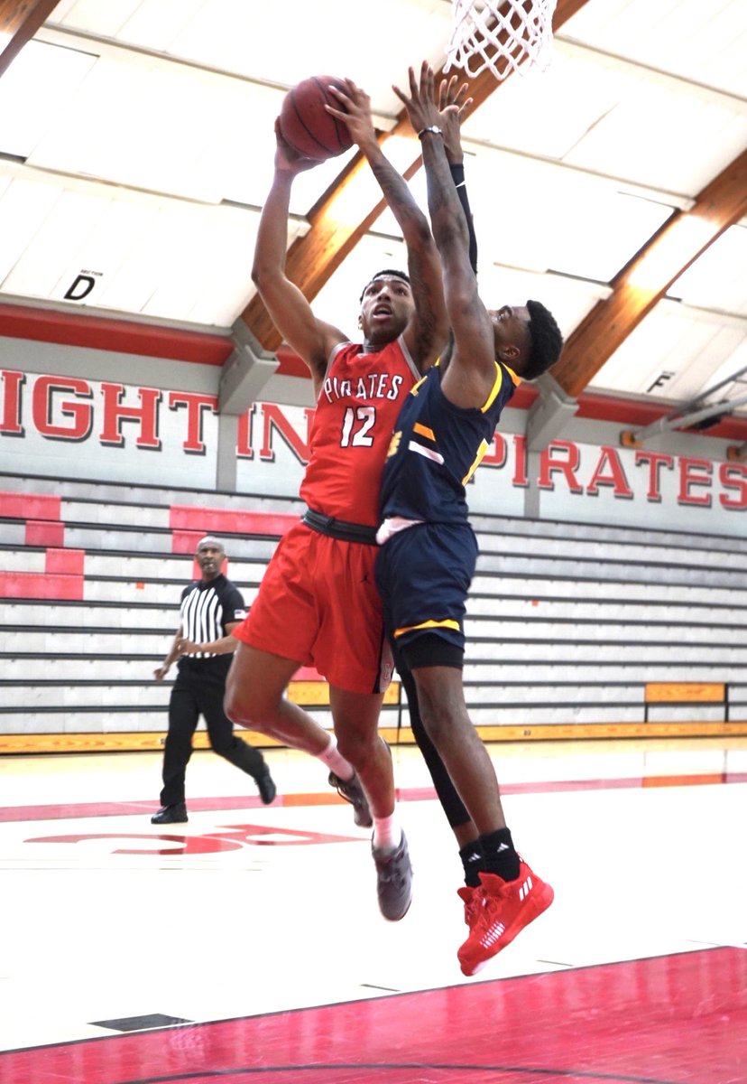 🚨ATT: 4 Yr. Coaches🚨

Name: Alberto Laureano 6’5 210
Hometown: Harlem, NY

✅ Freshman   
✅ 2.5 GPA
📊11PPG 6.0RPG 2SPG

Strong combo guard who bullies his way to the rim at will! Can shoot, defends all positions and has a high competitor motor. 
Coaches TAP IN!