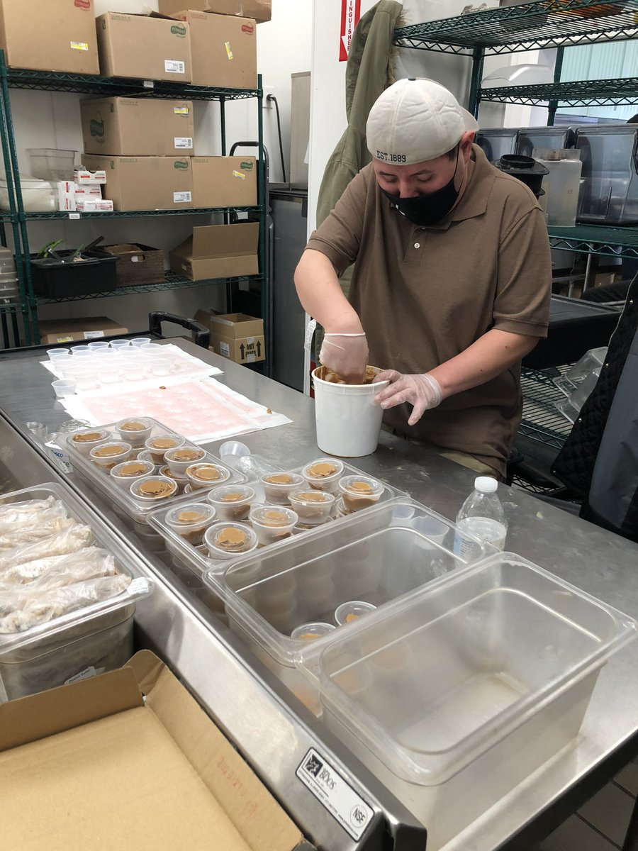 Back volunteering <a href="/StewLeonards/">Stew Leonard's</a> !!  Thanks for having us 😬 <a href="/MrsRussellCDP/">Mrs. Russell</a> <a href="/ccasertaSLP/">Mrs. Caserta</a> <a href="/SeafordHSPride/">Seaford High School</a>