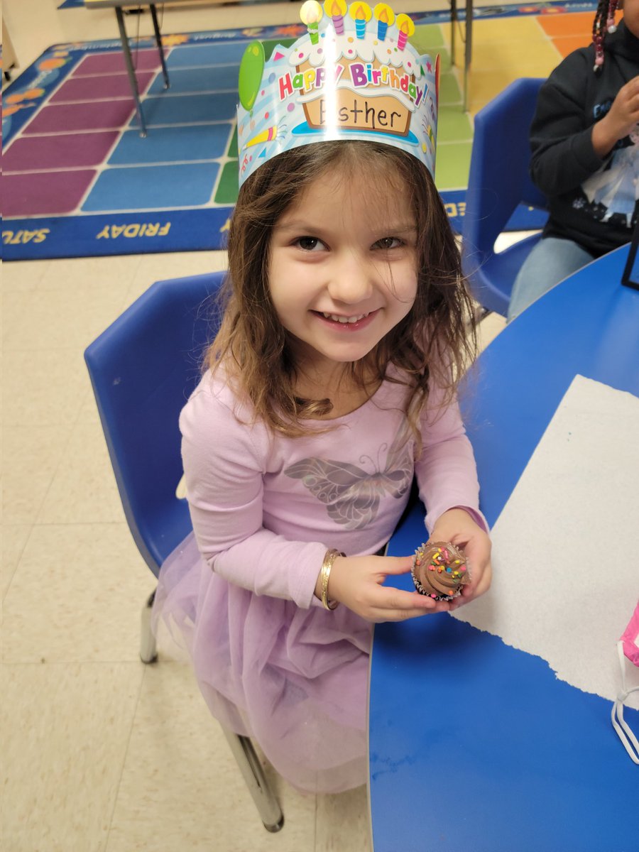 ChristineOTES's tweet photo. Happy 4th Birthday Esther! https://t.co/orA7k4JQPG