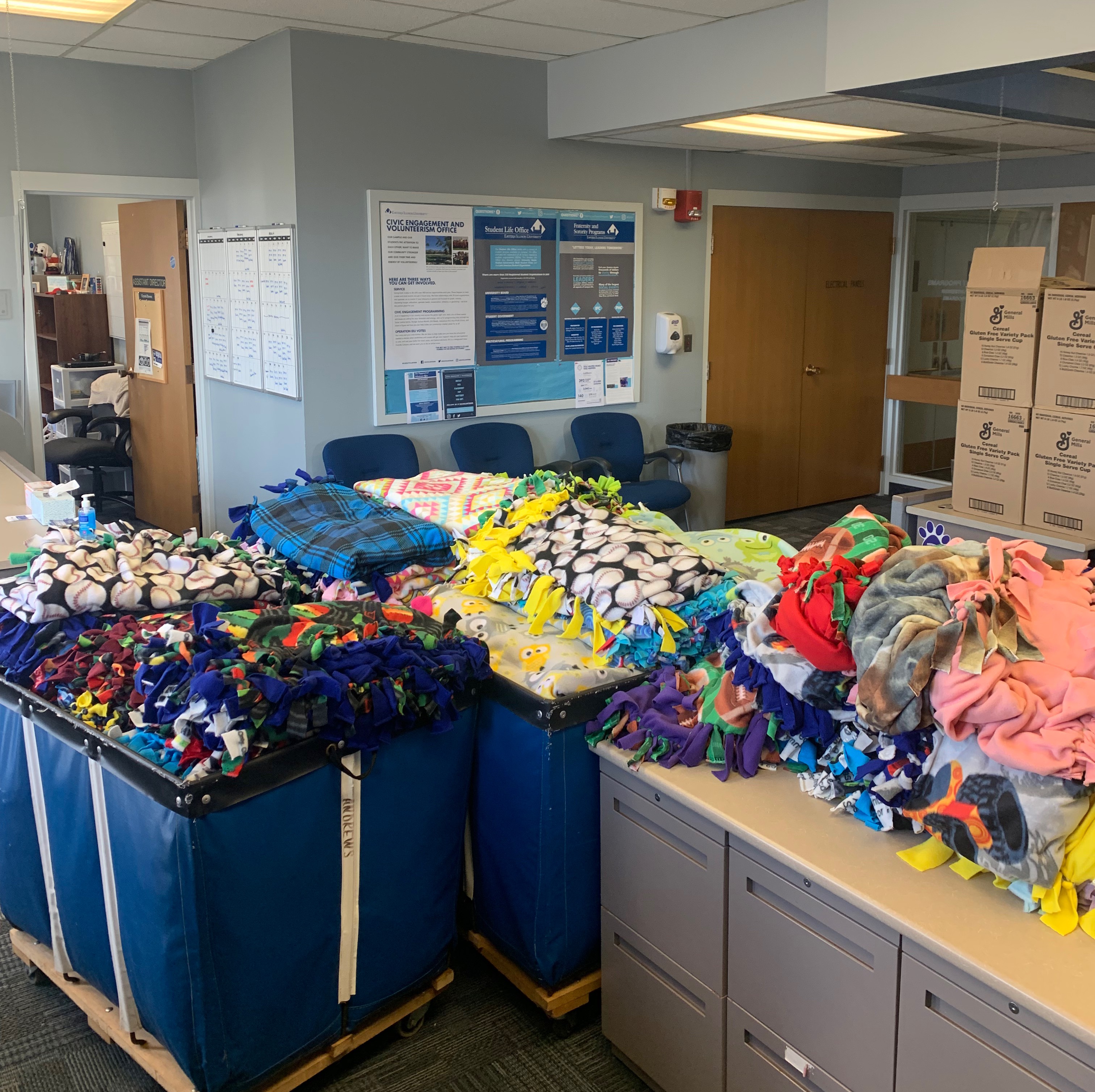 One Stop Community Christmas 2022 Eiuvolunteers On Twitter: "We Are So Grateful To All The Volunteers That  Came Out Yesterday To Make Blankets For One Stop Community Christmas! 145  Blankets Down, 855 To Go 😎👏💪 Https://T.co/Lw4Riakojc" /