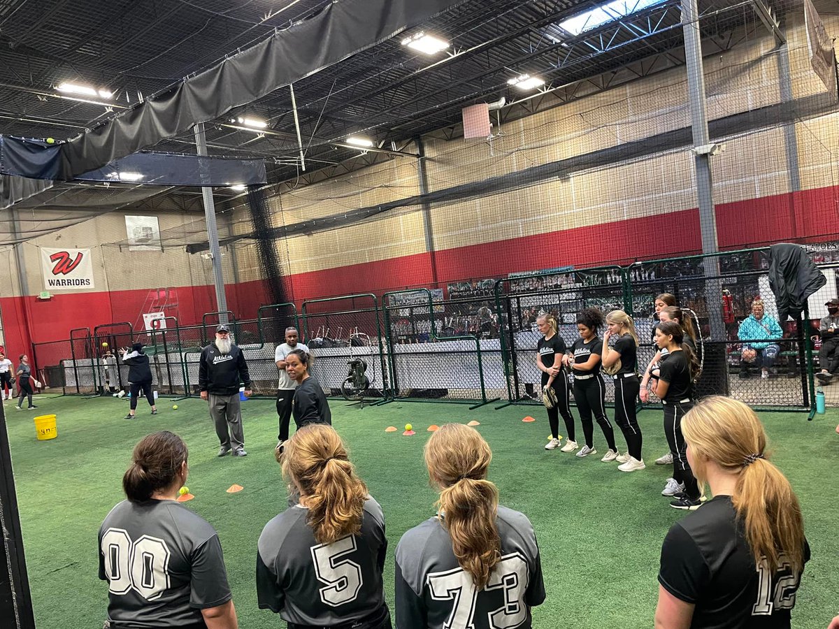 RmtCameron's tweet photo. Had a great 2 day camp with Sahvanna Jaquish this past weekend.  @sahvannajay  #socalathlatics @RoadrunnerSB @BHSUSB https://t.co/Zk6YRNcvsI