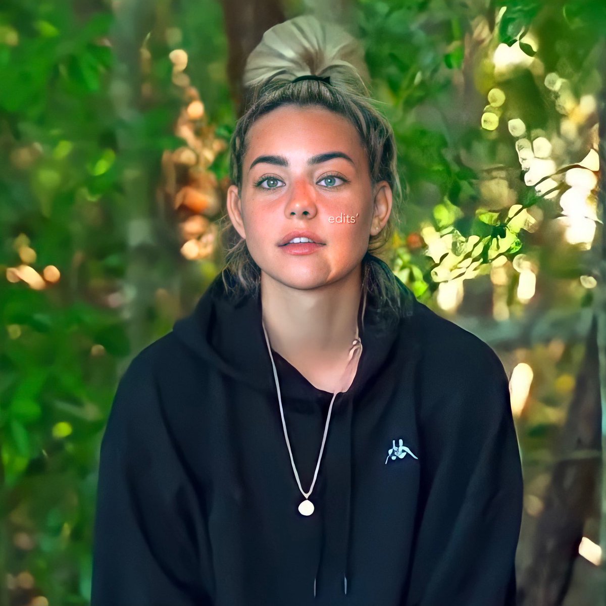 buraya iki top sektirmesiyle gönüllü kızlarını kudurtan bir Aycan bırakalım :)

[ #SurvivorAllStar2022 • #AycanYanaç ]