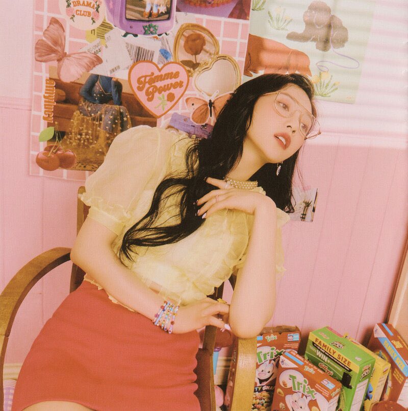 luvzip's tweet photo. Queendom album scans
Idols: Seulgi and Joy https://t.co/fD2QTnn3w0