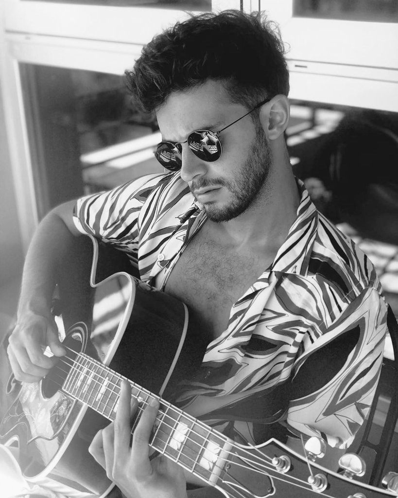 ruggerogames's tweet photo. ruggero + mya stan https://t.co/rxQkPt53jC