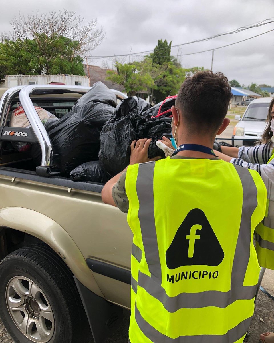 unidosxaayudar's tweet photo. Hoy entregamos una donación de hipoclorito y de ropa al @MunicipioF atendiendo las necesidades de muchas familias afectadas por las intensas lluvias. Seguimos recibiendo donaciones para ayudar a quienes más lo necesitan. 🙌 https://t.co/mlcOhSSGnU