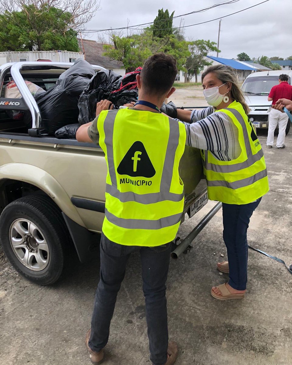 unidosxaayudar's tweet photo. Hoy entregamos una donación de hipoclorito y de ropa al @MunicipioF atendiendo las necesidades de muchas familias afectadas por las intensas lluvias. Seguimos recibiendo donaciones para ayudar a quienes más lo necesitan. 🙌 https://t.co/mlcOhSSGnU