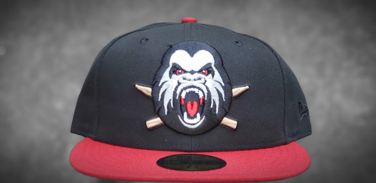 Dank1TheVandal's tweet photo. #22daysofClink "Count Kongula", on a black full crown with scarlet brim and grey undervisor, designed by Clinker Jason of Brandiose. @TheClinkRoom #TheClinkroom #Count #Kongula #NOSIDEPATCHGANG https://t.co/Nw2hsw6HY4