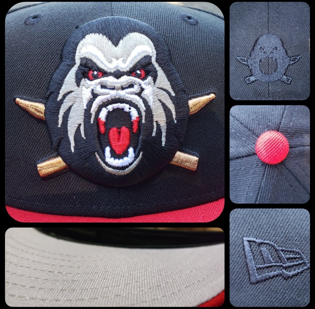 Dank1TheVandal's tweet photo. #22daysofClink "Count Kongula", on a black full crown with scarlet brim and grey undervisor, designed by Clinker Jason of Brandiose. @TheClinkRoom #TheClinkroom #Count #Kongula #NOSIDEPATCHGANG https://t.co/Nw2hsw6HY4