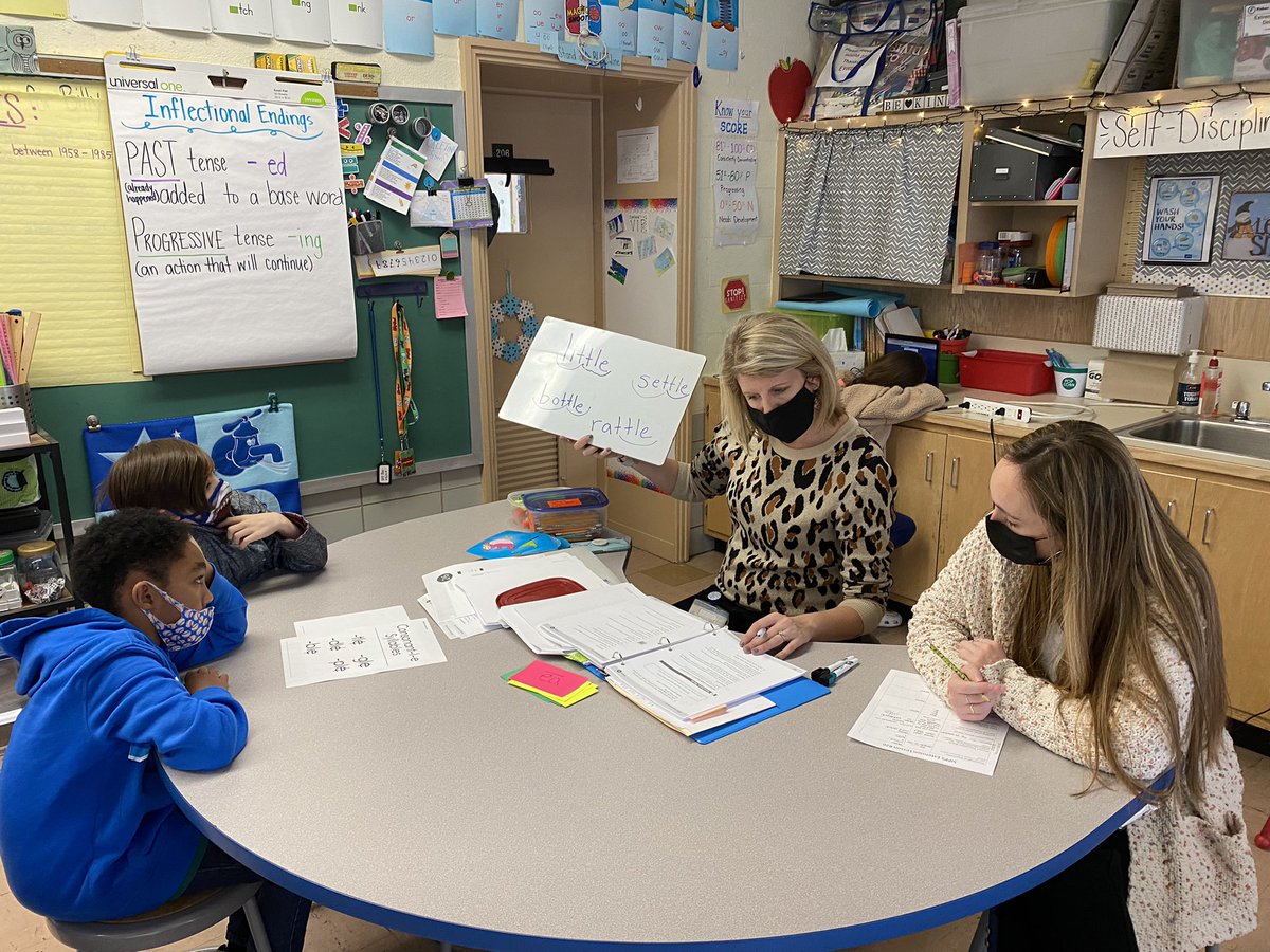 MsEyreland's tweet photo. Lucky to have @MrsNovak2 drop in to support/model SIPPs this afternoon. Going the extra mile to support @hannwolffff! #grateful #support #thrivinginthird @elmwoodes https://t.co/1uLqxWpJwr