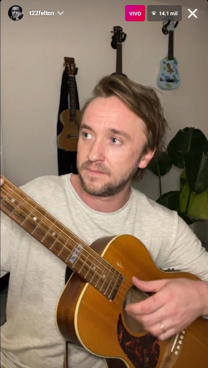 o Tom es muy bueno posando en lives o yo sé tomar capturas en el momento perfecto