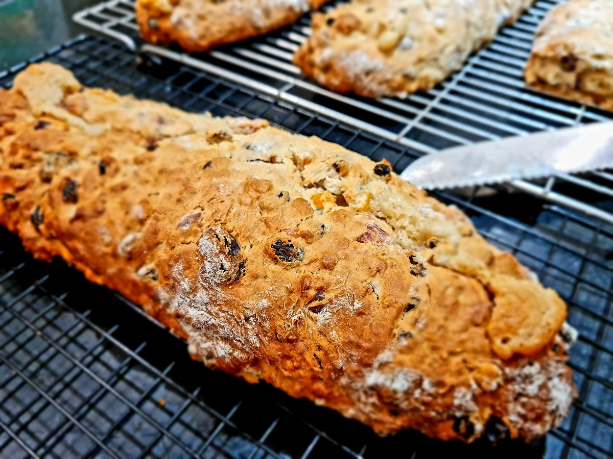 VictoriaCEOCIOB's tweet photo. #SneakPeek Tomorrow we have a very special #Presidential inauguration - so tonight I've gone all out with #homebaked #StollenCake = Presidential Team #thankyou presents - I can't guarantee they'll still look this good after travelling tomorrow (so I can't resist sharing now 😋) https://t.co/VGOYZsnRwN