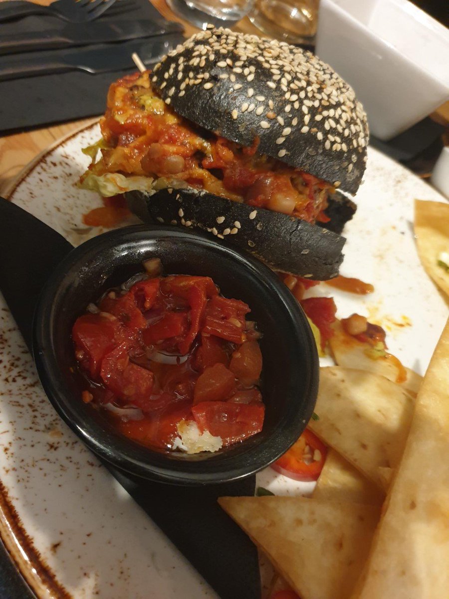 Elizabeth tweet media