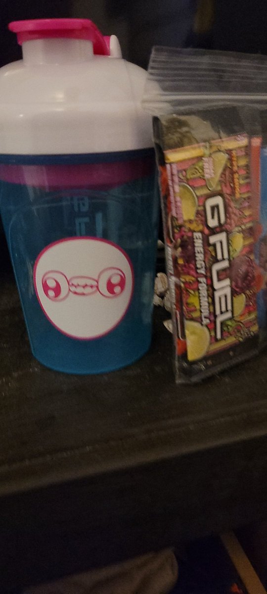 kingpreston801's tweet photo. @M3RKMUS1C just got my m3rkmus1c gfuel cup bundle. It looks amazing. https://t.co/UsdTKQwBG4